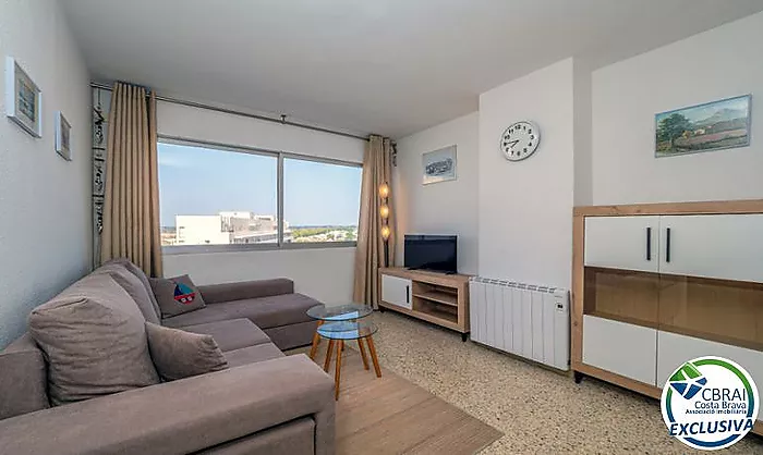 Apartment ideally located on the seafront in Empuriabrava