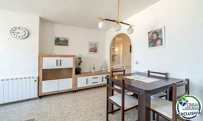 Apartment ideally located on the seafront in Empuriabrava