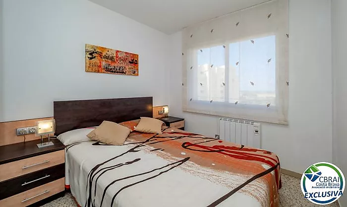 Apartment ideally located on the seafront in Empuriabrava