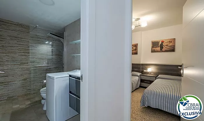 Apartment ideally located on the seafront in Empuriabrava