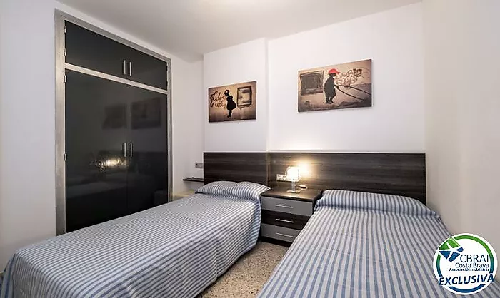 Apartment ideally located on the seafront in Empuriabrava