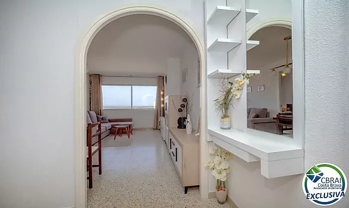 Apartment ideally located on the seafront in Empuriabrava