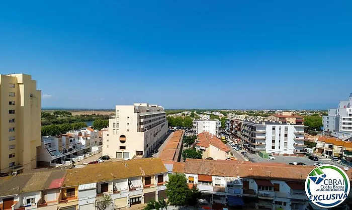 Apartment ideally located on the seafront in Empuriabrava
