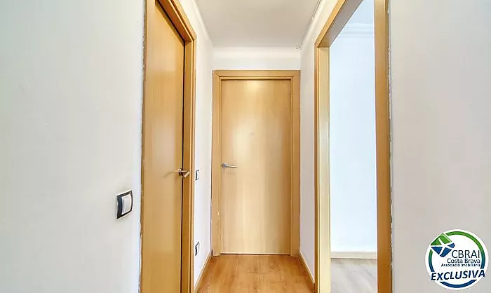 Two-bedroom apartment with terrace and patio, 250 metres from the sea in the centre of Roses
