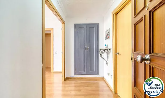 Two-bedroom apartment with terrace and patio, 250 metres from the sea in the centre of Roses