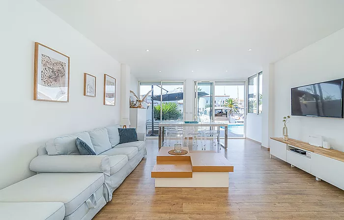 Elegant Waterfront villa with pool, private mooring and direct canal access in Santa Margarita