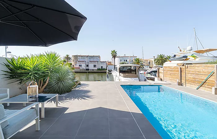 Elegant Waterfront villa with pool, private mooring and direct canal access in Santa Margarita