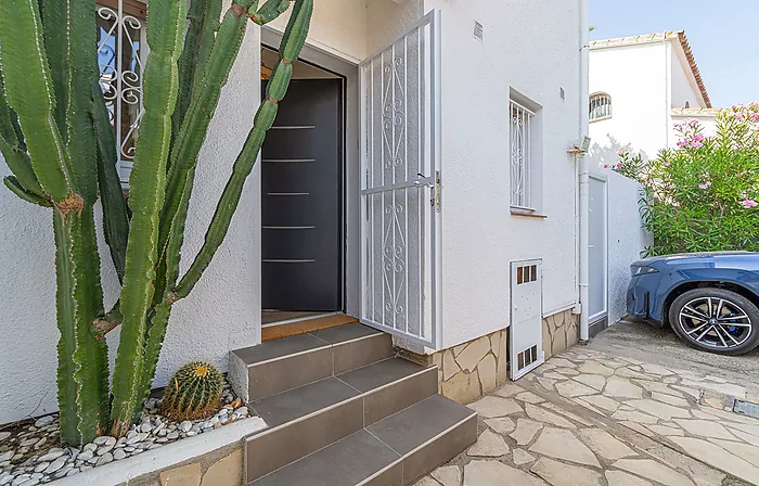 Elegant Waterfront villa with pool, private mooring and direct canal access in Santa Margarita