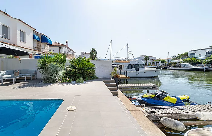 Elegant Waterfront villa with pool, private mooring and direct canal access in Santa Margarita