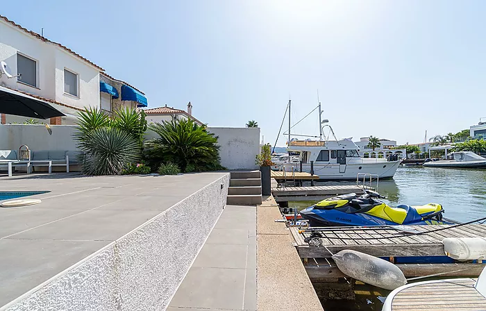 Elegant Waterfront villa with pool, private mooring and direct canal access in Santa Margarita