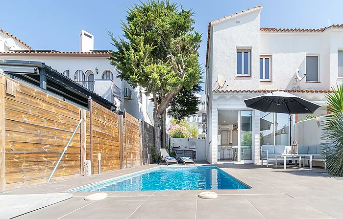 Elegant Waterfront villa with pool, private mooring and direct canal access in Santa Margarita