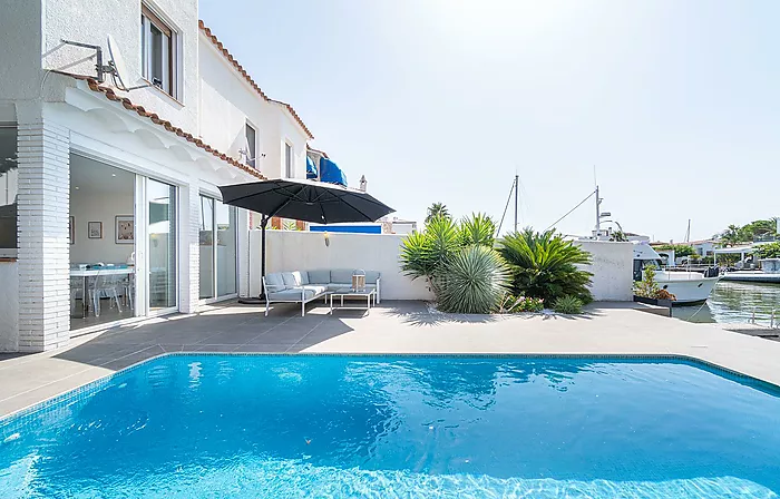 Elegant Waterfront villa with pool, private mooring and direct canal access in Santa Margarita