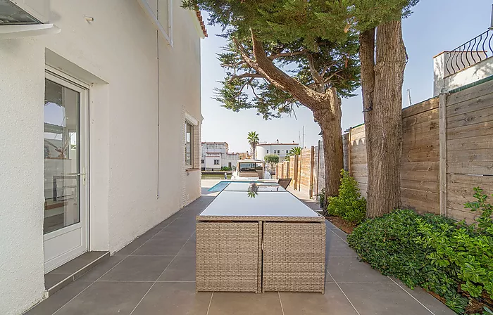 Elegant Waterfront villa with pool, private mooring and direct canal access in Santa Margarita