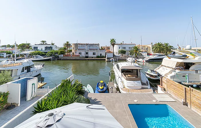 Elegant Waterfront villa with pool, private mooring and direct canal access in Santa Margarita