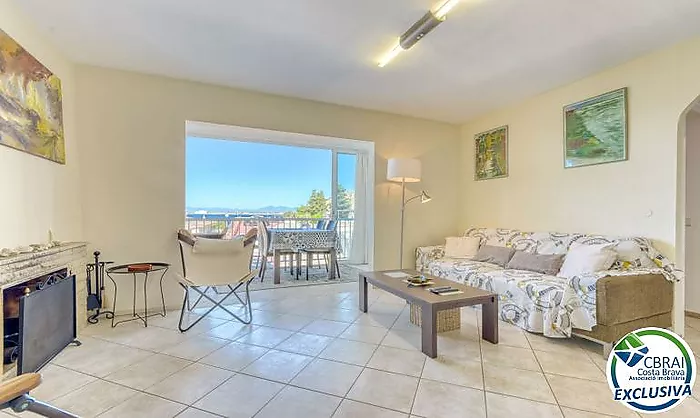 Wake up by the Mediterranean – Apartment with pool, private parking and sea views in Roses Lighthouse area