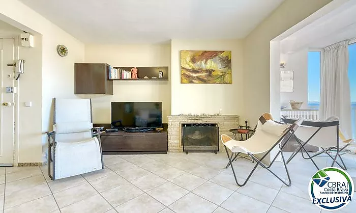 Wake up by the Mediterranean – Apartment with pool, private parking and sea views in Roses Lighthouse area