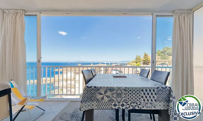 Wake up by the Mediterranean – Apartment with pool, private parking and sea views in Roses Lighthouse area