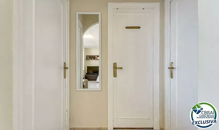 Wake up by the Mediterranean – Apartment with pool, private parking and sea views in Roses Lighthouse area