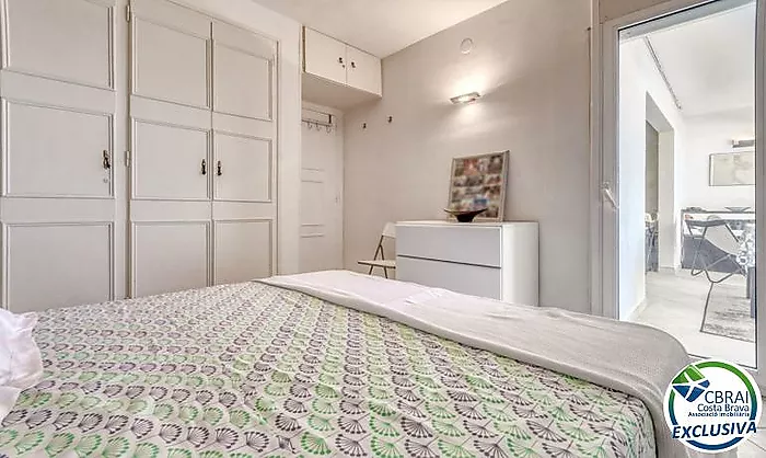 Wake up by the Mediterranean – Apartment with pool, private parking and sea views in Roses Lighthouse area