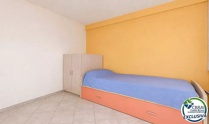 Wake up by the Mediterranean – Apartment with pool, private parking and sea views in Roses Lighthouse area