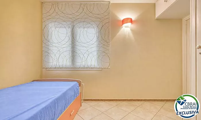 Wake up by the Mediterranean – Apartment with pool, private parking and sea views in Roses Lighthouse area