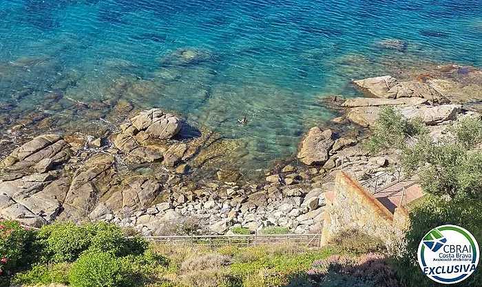 Wake up by the Mediterranean – Apartment with pool, private parking and sea views in Roses Lighthouse area