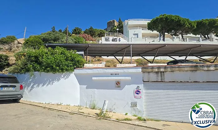 Wake up by the Mediterranean – Apartment with pool, private parking and sea views in Roses Lighthouse area