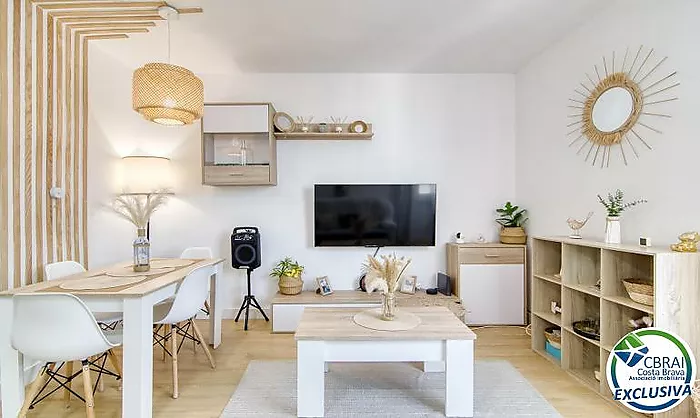 Renovated 2-bedroom apartment 400 metres from the sea in the centre of Roses