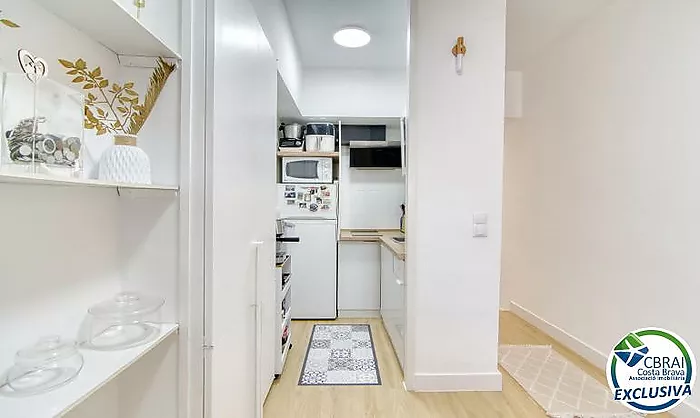 Renovated 2-bedroom apartment 400 metres from the sea in the centre of Roses