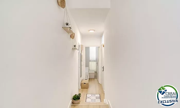 Renovated 2-bedroom apartment 400 metres from the sea in the centre of Roses