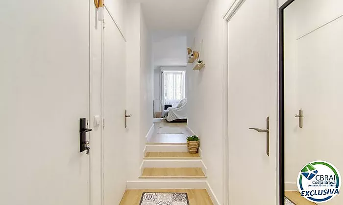 Renovated 2-bedroom apartment 400 metres from the sea in the centre of Roses