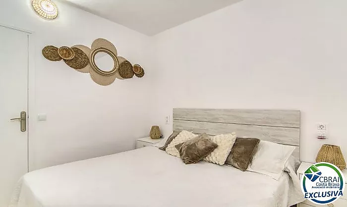 Renovated 2-bedroom apartment 400 metres from the sea in the centre of Roses