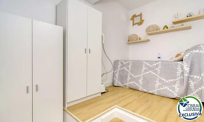 Renovated 2-bedroom apartment 400 metres from the sea in the centre of Roses