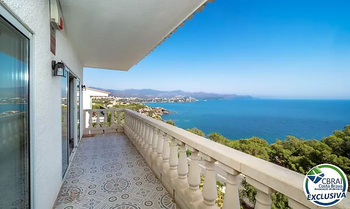 Exclusive villa with spectacular panoramic sea views in El Port de la Selva
