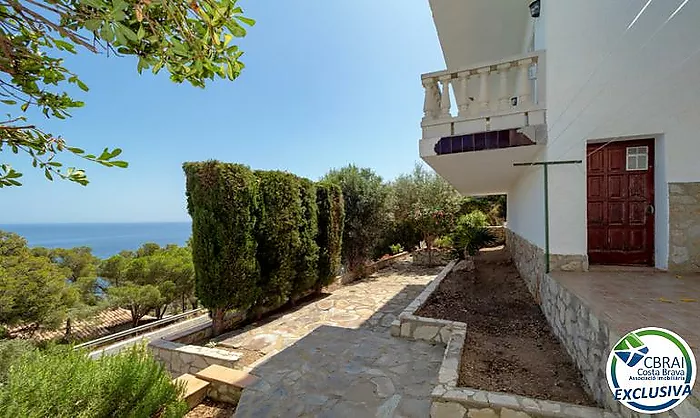 Exclusiva villa con espectaculares vistas panorámicas al mar en El Port de la Selva