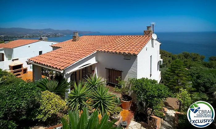 Exclusiva villa con espectaculares vistas panorámicas al mar en El Port de la Selva