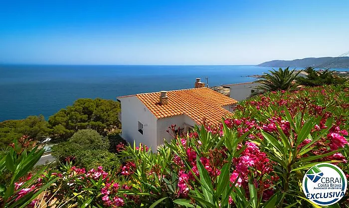 Exclusiva villa con espectaculares vistas panorámicas al mar en El Port de la Selva