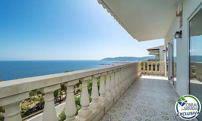 Exclusiva villa con espectaculares vistas panorámicas al mar en El Port de la Selva