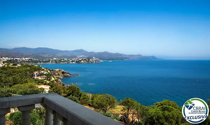 Exclusiva villa con espectaculares vistas panorámicas al mar en El Port de la Selva