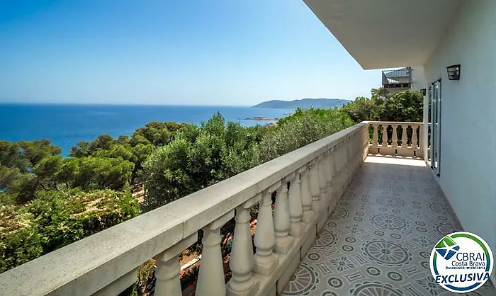 Exclusiva villa con espectaculares vistas panorámicas al mar en El Port de la Selva