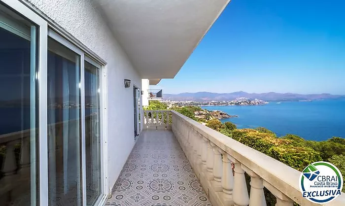 Exclusiva villa con espectaculares vistas panorámicas al mar en El Port de la Selva