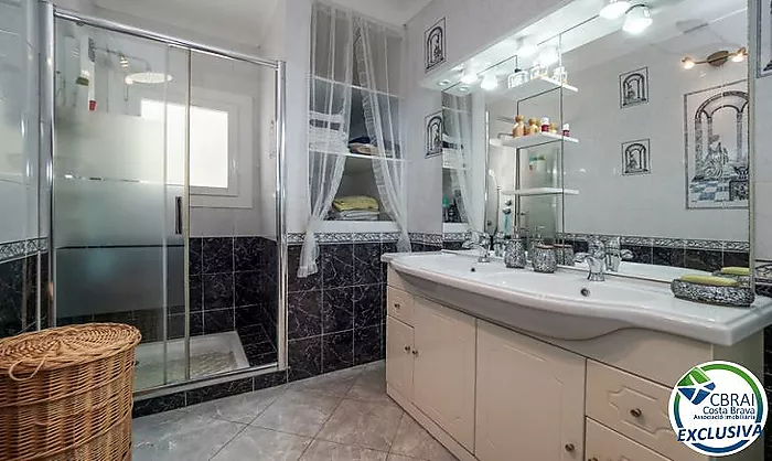 Exclusiva villa con espectaculares vistas panorámicas al mar en El Port de la Selva