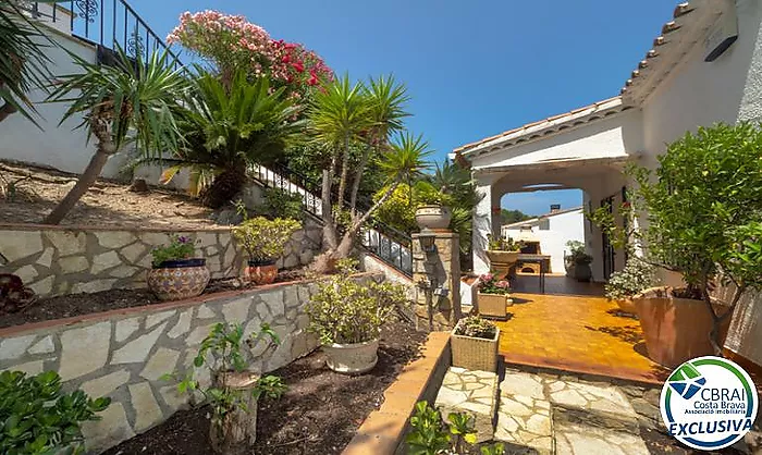 Exclusiva villa con espectaculares vistas panorámicas al mar en El Port de la Selva