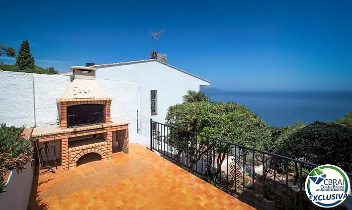 Exclusiva villa con espectaculares vistas panorámicas al mar en El Port de la Selva
