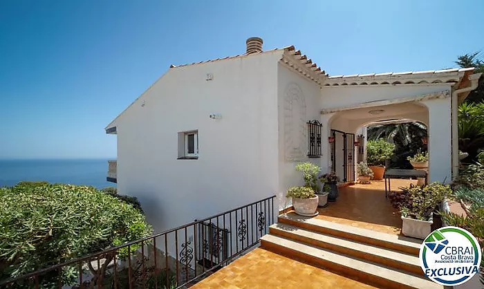 Exclusiva villa con espectaculares vistas panorámicas al mar en El Port de la Selva