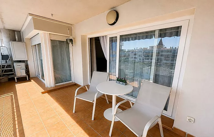 Apartment with pool, spacious terrace, and parking in Santa Margarida (Roses)
