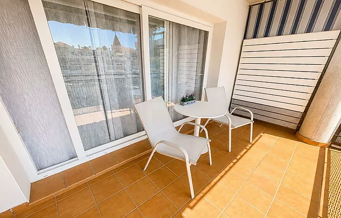 Apartment with pool, spacious terrace, and parking in Santa Margarida (Roses)