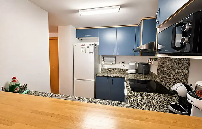 Apartment with pool, spacious terrace, and parking in Santa Margarida (Roses)