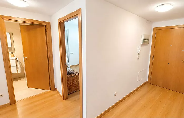 Apartment with pool, spacious terrace, and parking in Santa Margarida (Roses)