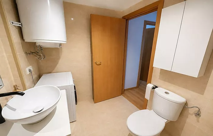 Apartment with pool, spacious terrace, and parking in Santa Margarida (Roses)